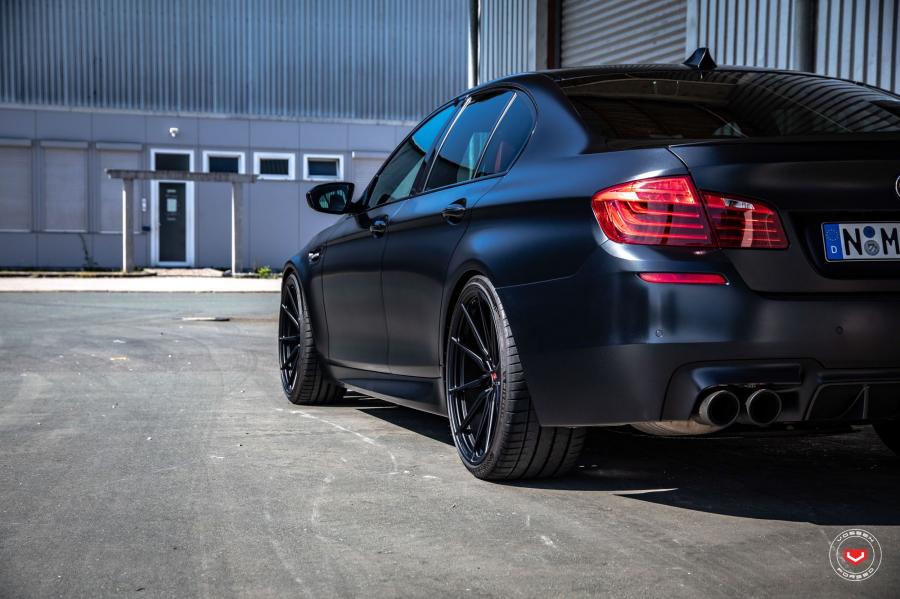  BMW M5 on Vossen Wheels (M-X2) 2019 года  (фото 17 из 25)